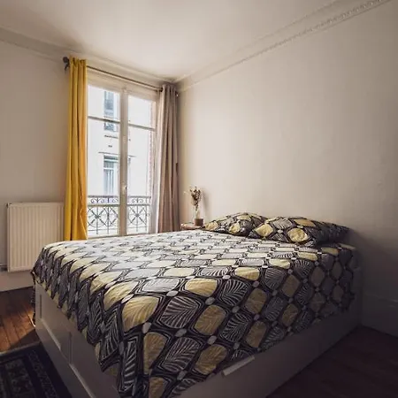 Apartment Lovely Apt A Stone's Throw From Montmartre Paris